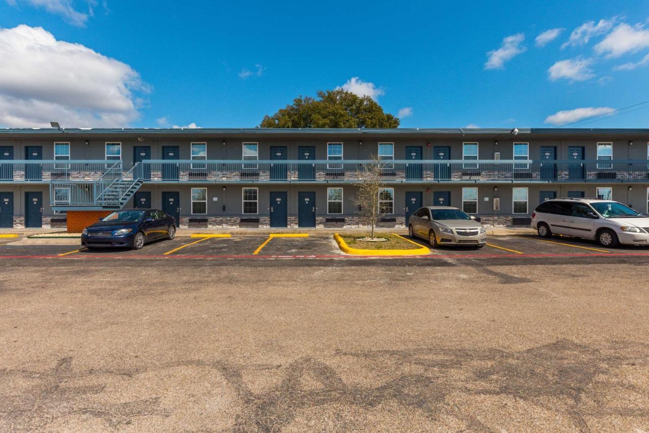6-temple, Tx Hotel